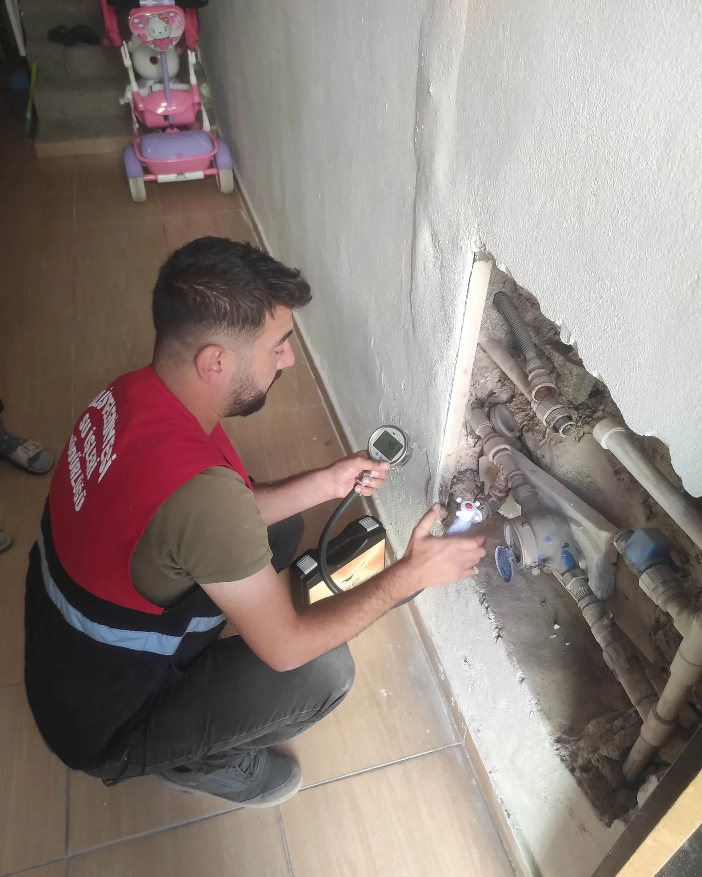 Dijital basınç ölçer ve veri loggerı ile abone noktası ölçümü